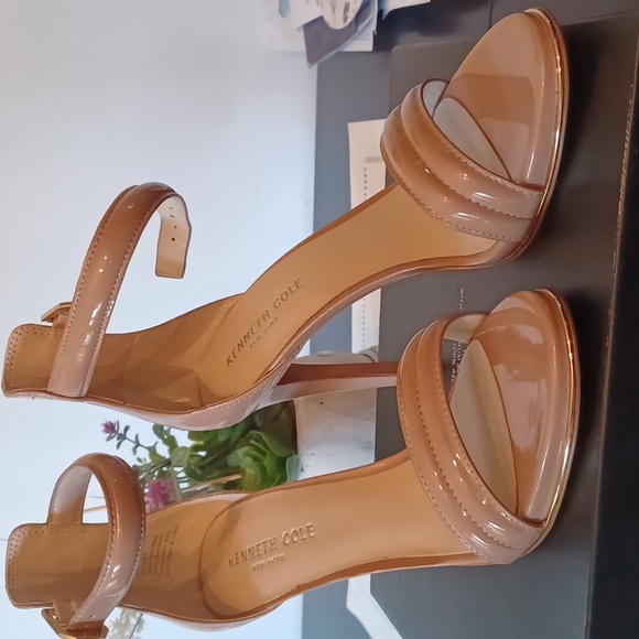 Kenneth Cole sz 8 Beige gold trim sole 4 inch open toe Ankle Strap Heel - Picture 7 of 10